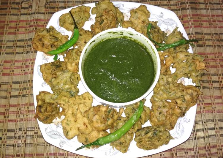 Recipe of Super Quick Homemade Methi na Gota with Dhaniya Phudina Chutney