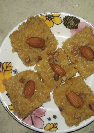 मावा बर्फी (Mawa barfi recipe in hindi) रेसिपी मुख्य फोटो