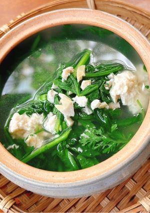 Hình của món Canh rau cải cúc (tần ô) nấu óc đậu.
