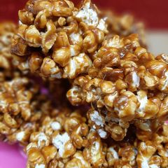 Caramel popcorn A picture of Caramel popcorn.