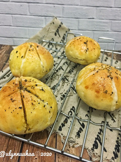 Foto resep Korean Cream Cheese Garlic Bread!