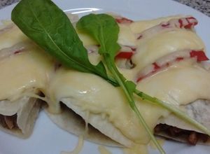 Una foto de Enchiladas de carne ( porteñas ) a mi modo