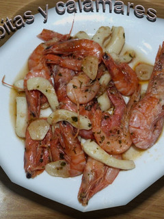 Una foto de Gambas, gambitas y calamares