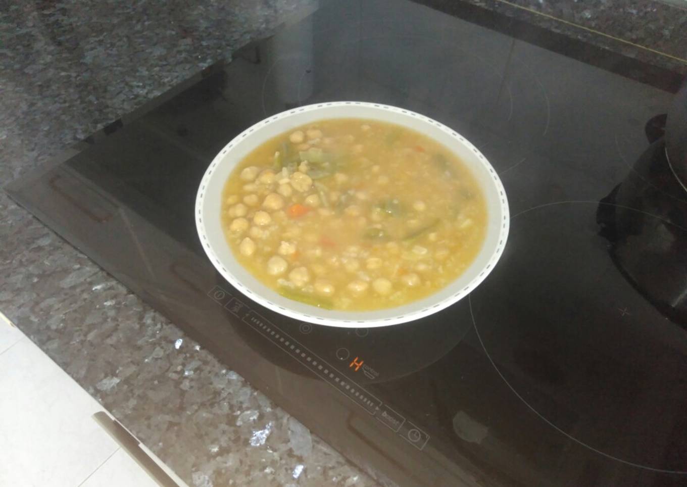 Garbanzos con arroz, y verdura