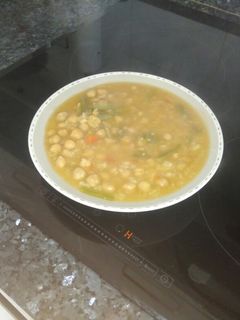 Una foto de Garbanzos con arroz, y verdura