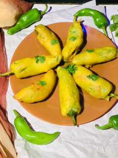 ભરેલા મરચાંના ભજીયા (Bharela Marcha Bhajiya Recipe In Gujarati) રેસીપી મુખ્ય ફોટો