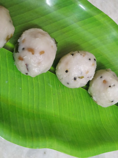உப்பு உருண்டை (Uppu urundai recipe in tamil) செய்முறை முக்கிய புகைப்படம்