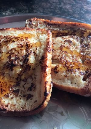 A picture of French toast.