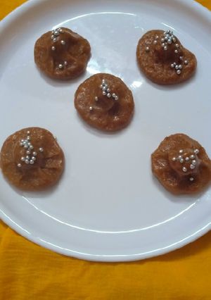 A picture of Caramel modak.