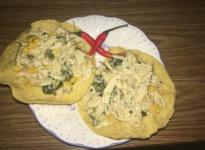 Una foto de Pollo con rajas poblabas