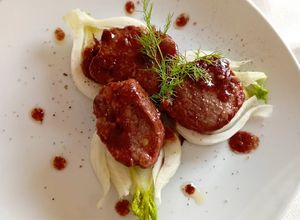 Foto di Filetto di maiale al vino rosso 🍷🍷su letto di finocchi 😋