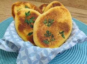 Foto principal de Pan de ajo y perejil (Naan)