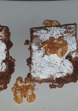 صورة لوصفة براونيز بزبيب والجوز