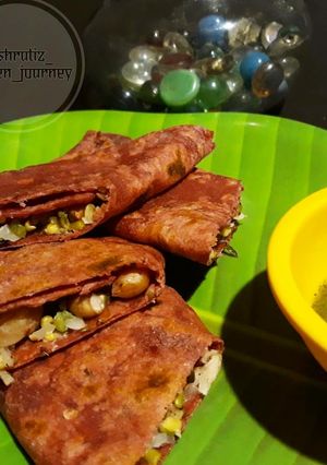 A picture of Beetroot cheela/dosa/pancakes.