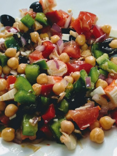 Una foto de Ensalada de garbanzos