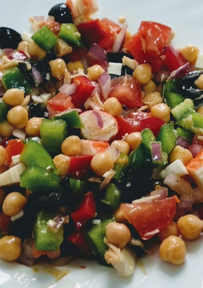 Una foto de Ensalada de garbanzos