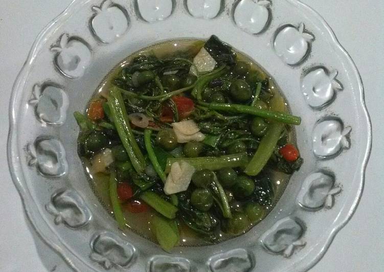 Cara Gampang Menyiapkan Cah sausin bayam leuca Anti Gagal