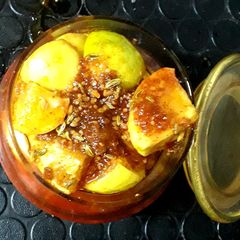 A picture of Sweet and sour lemon pickle.