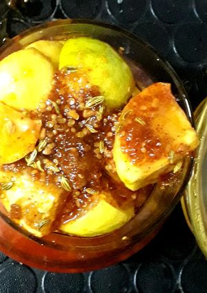 A picture of Sweet and sour lemon pickle.