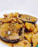 Cá ngừ kho thịt và dứa
