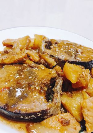 Hình của món Cá ngừ kho thịt và dứa.