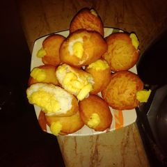 A picture of Custard filled Donut balls:.