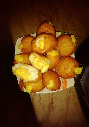 A picture of Custard filled Donut balls:.