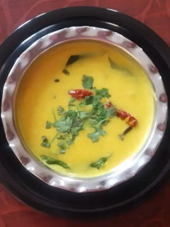 રાજસ્થાની કઢી (Rajasthani Kadhi Recipe In Gujarati) રેસીપી મુખ્ય ફોટો