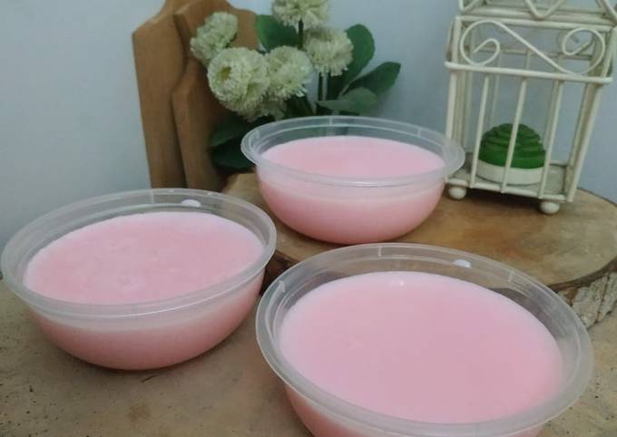 Langkah Mudah untuk Membuat Silky puding strawberry Anti Gagal