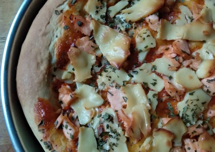 Resep Pizza Salmon Kriuk Gurih Praktis yang Menggugah Selera