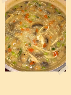 Hình của món Soup gà nấm rau củ 🍲.