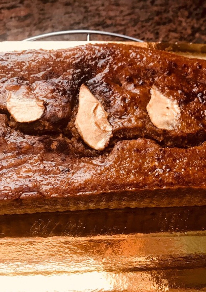 Una foto de Bizcocho de manzana y albaricoques