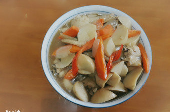 Bagaimana Membuat Jamur tiram, sayap ayam masak kuah Bahan Sederhana