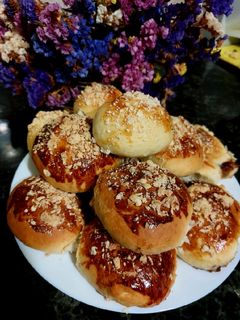 Фото Ароматні булочки зі сливовим джемом.