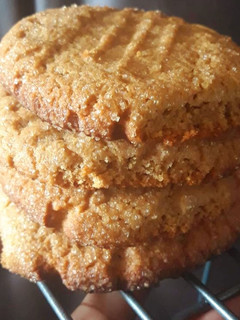 A picture of Peanut butter cookies.