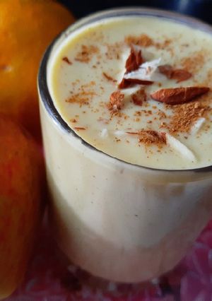 A picture of Apple orange oats smoothy.