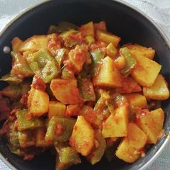 A picture of Aloo capsicum.