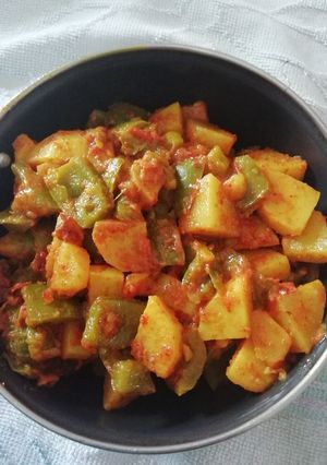 A picture of Aloo capsicum.