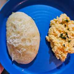 A picture of Mpasi-pancake santan keju madu, telur rebus mayo.