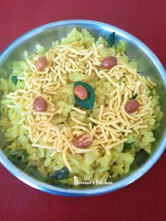 પૌવા બટાકા (Pauva Bataka Recipe In Gujarati) રેસીપી મુખ્ય ફોટો