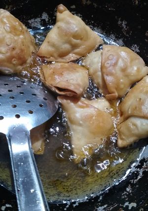 समोसा (samosa recipe in hindi) रेसिपी मुख्य फोटो