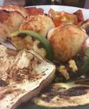 Involtini di pollo cotto e mozzarella con verdure grigliate