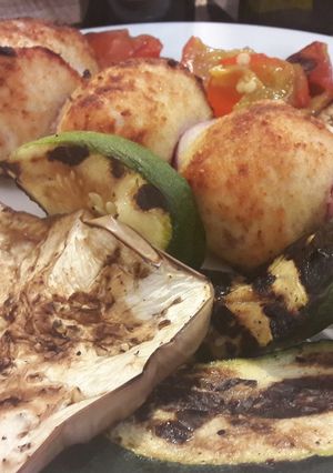Foto di Involtini di pollo cotto e mozzarella con verdure grigliate