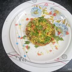 A picture of Chana chat in fried roti plate.