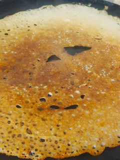 ஆனியன் ரவா தோசை (onion rava dosa recipe in tamil) செய்முறை முக்கிய புகைப்படம்