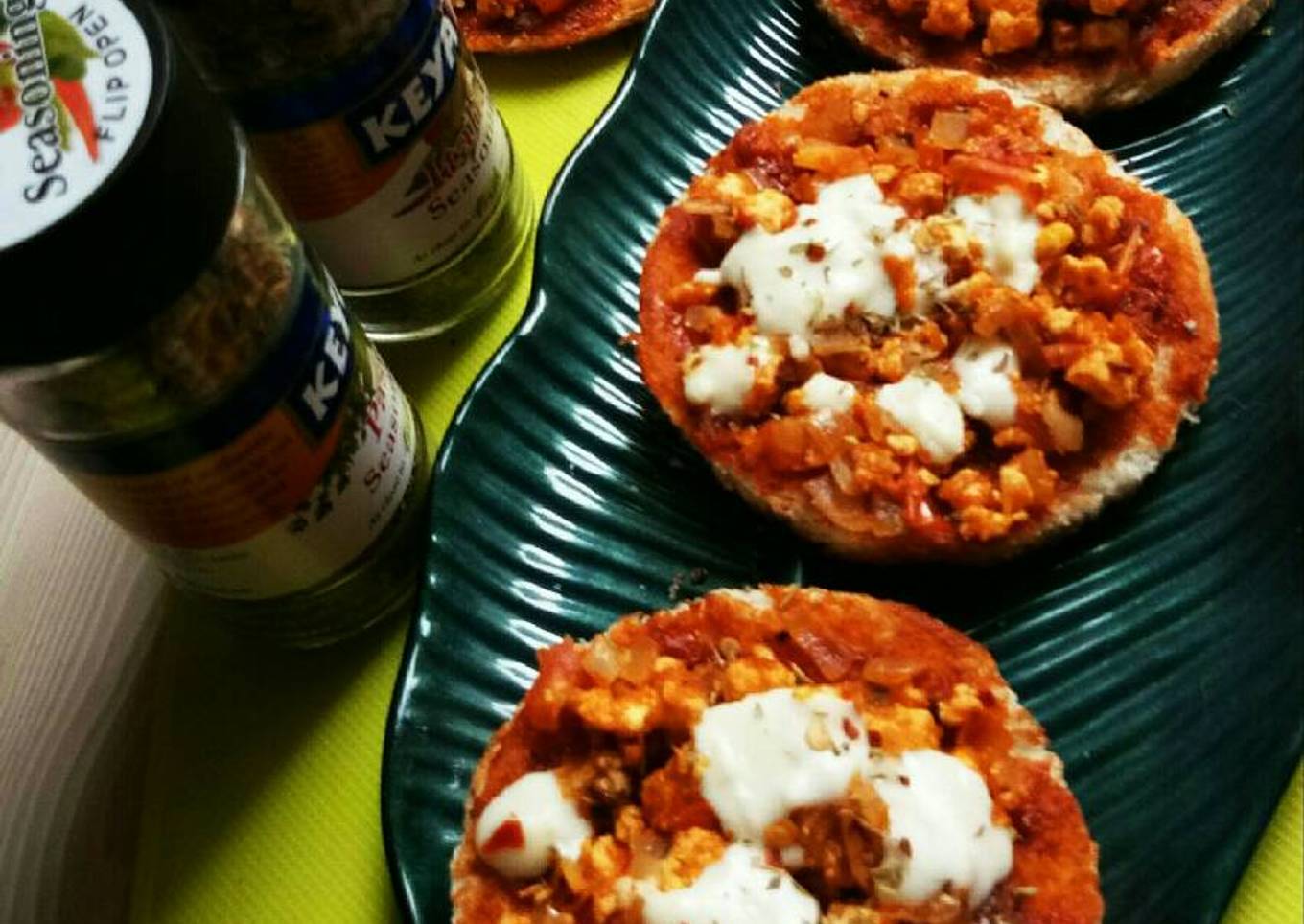 Mini bread pizza desi style