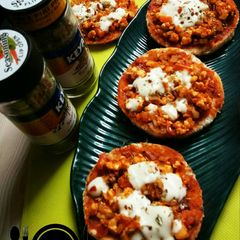 A picture of Mini bread pizza desi style.