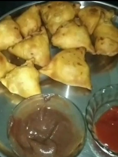 સમોસા (Samosa Recipe In Gujarati) રેસીપી મુખ્ય ફોટો