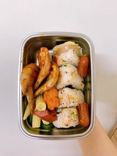 愛妻便當/鮪魚飯糰🍙/ 雞翅 的食譜成品照片