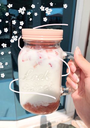 รูปของ นมสดสตรอว์เบอร์รี🥛🍓
